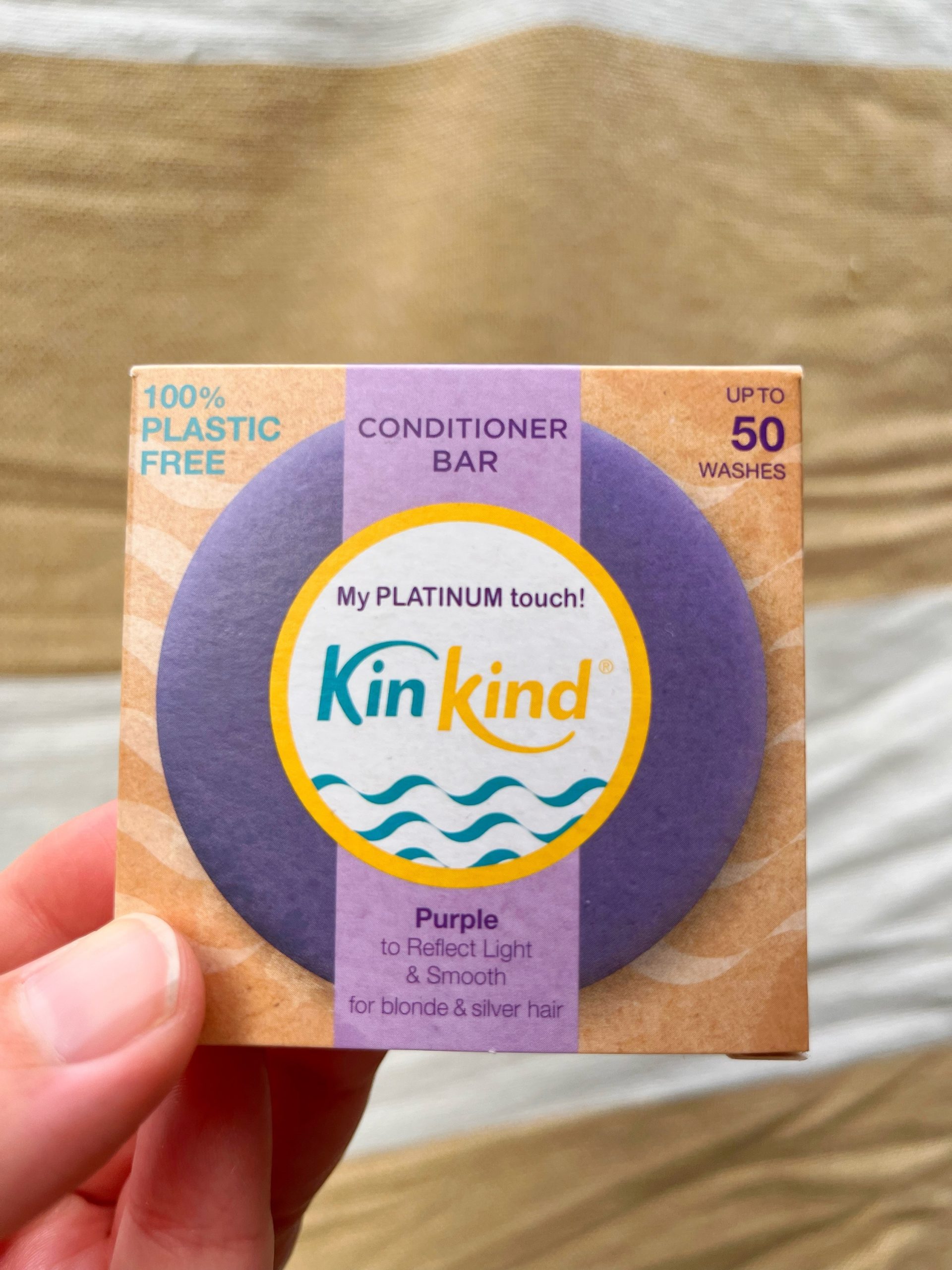 A purple conditioner bar designed to nourish and brighten blonde and silver hair.
